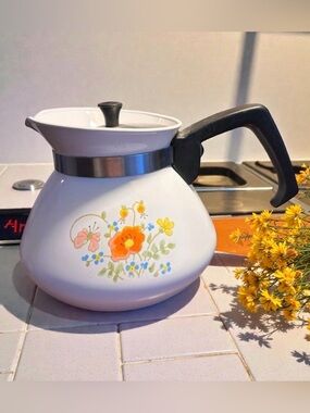 Vintage Corning Ware Wildflower pattern P-104 6-cup teapot, 70s-Vibe GrandmaChic